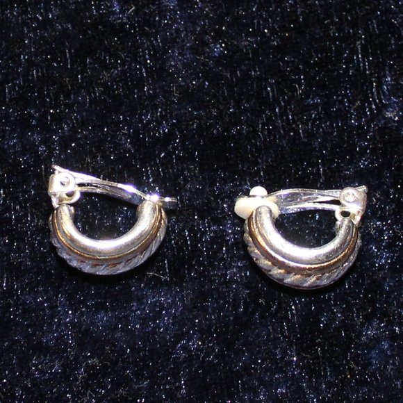 Two toned semi circle clip on earrings - Picture 3 of 3